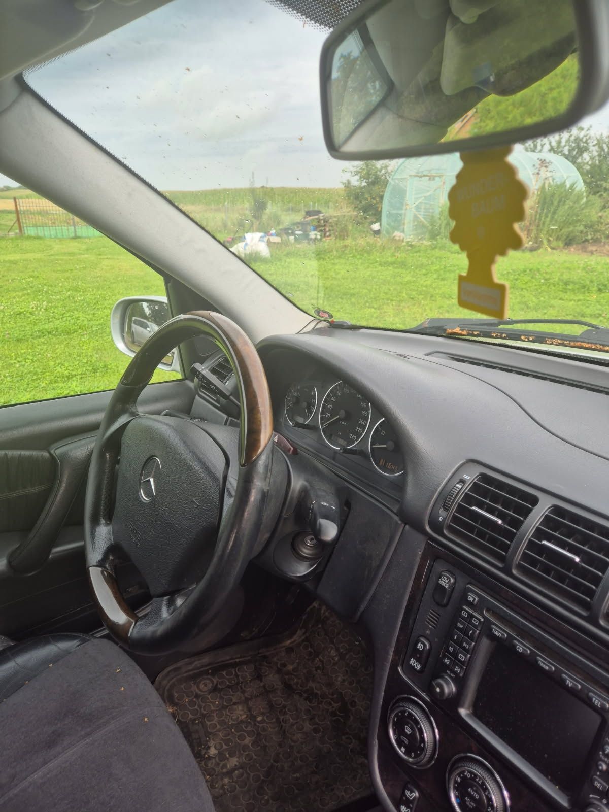 sprzedam samochód marki mercedes ML 270 CD1