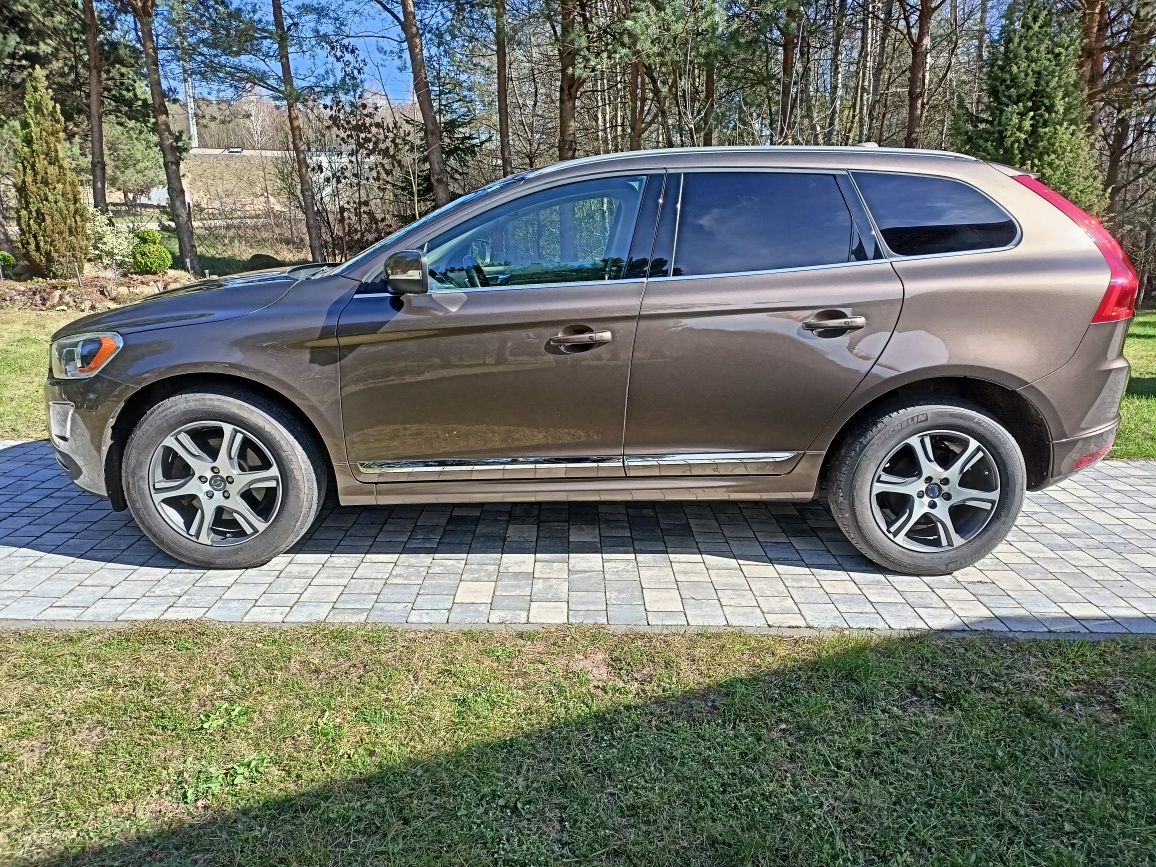 VOLVO XC 60 3.O Turbo Platinum