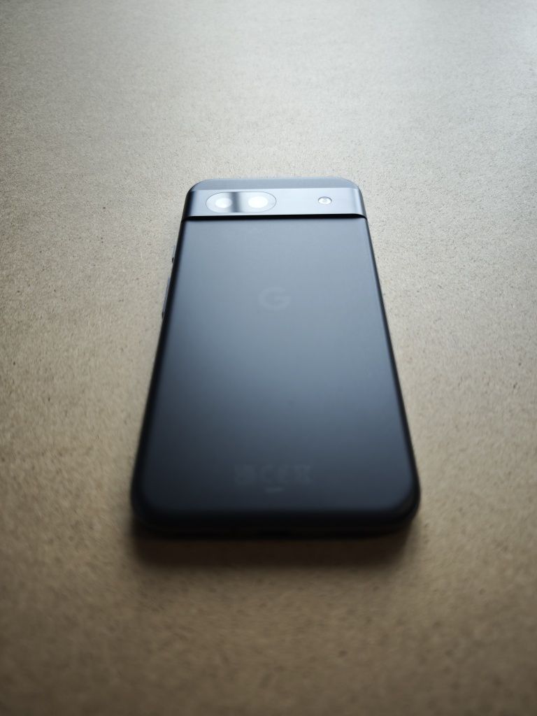 Google Pixel 8a 8/128GB Czarny + Etui 2szt
