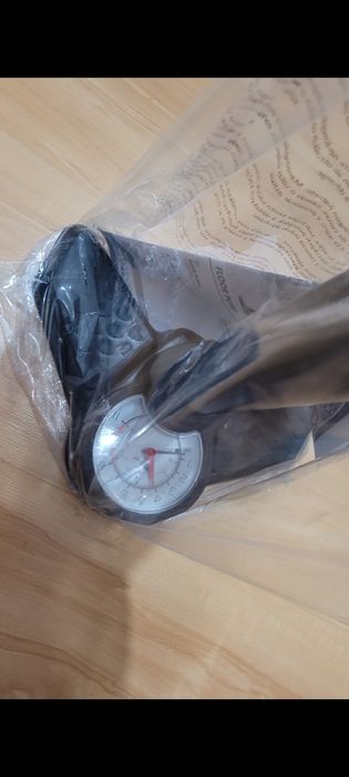 Crivit pompka z manometrem nowa