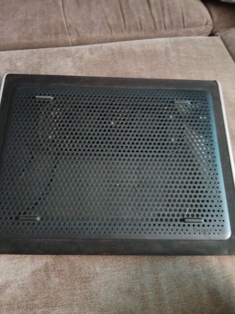 Podkładka chłodząca pod laptopa.