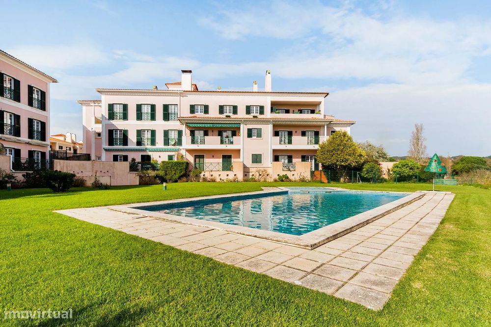 Luxuosa Moradia com Piscina e Vista para o Campo em Sintra