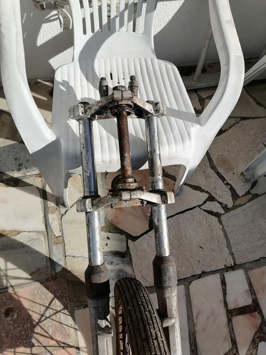 Jante antiga com bainhas e travão de tambor