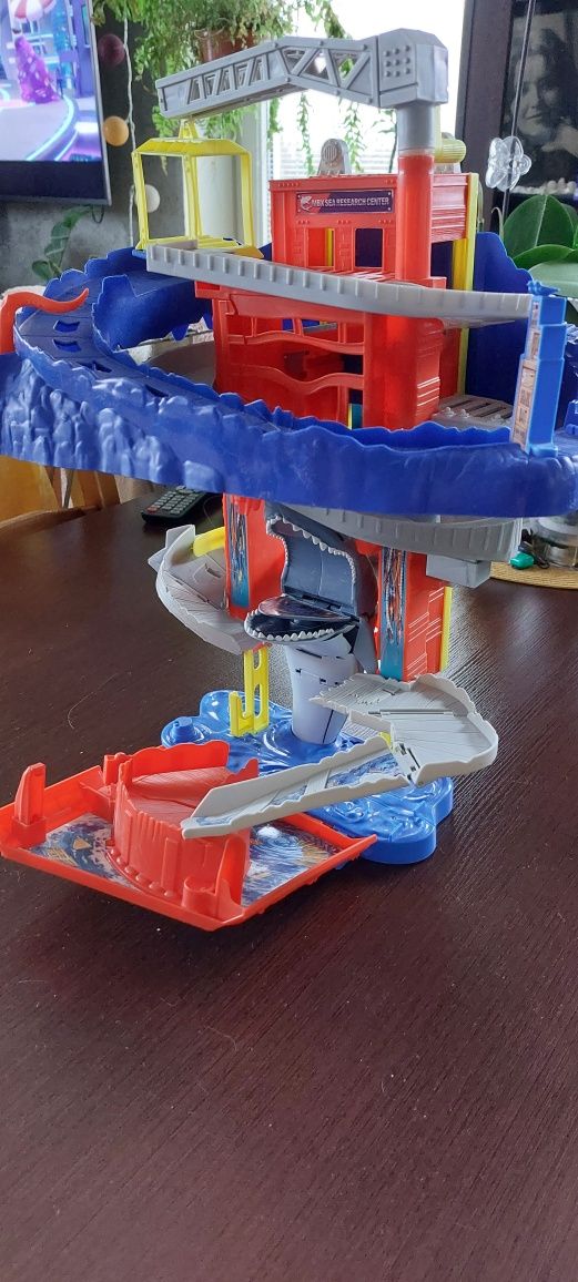 matchbox mattel na krawędzi ucieczka przed rekinem