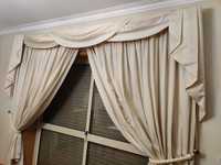 Cortinados bege estilo imperial