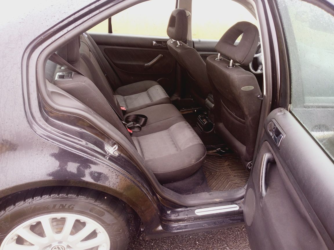 VW. Bora 1.9 TDI Climatronic. Nowe tarcze