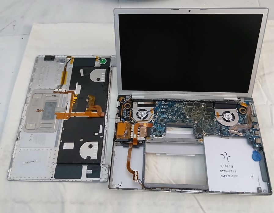 Portatil Mac Carcaça  para Arranjo ou para tirar peças modelo nas foto