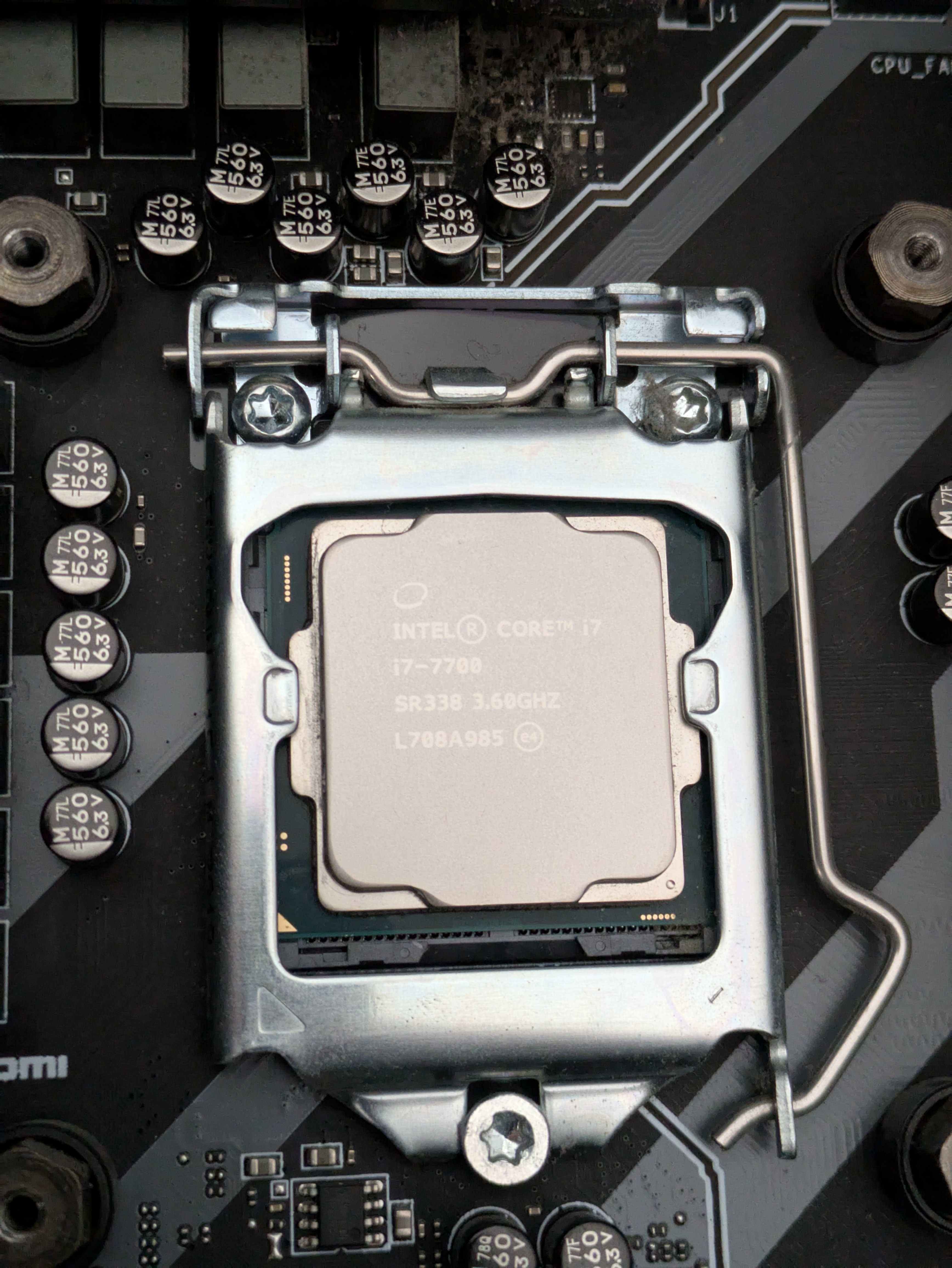 Komputer PC | Intel i7-7700 | NVIDIA GTX 1070 | 48 GB RAM DDR4