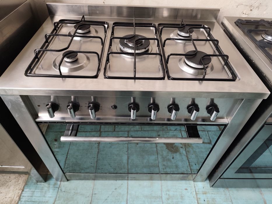 Професійна газова плита на 5 камфорок