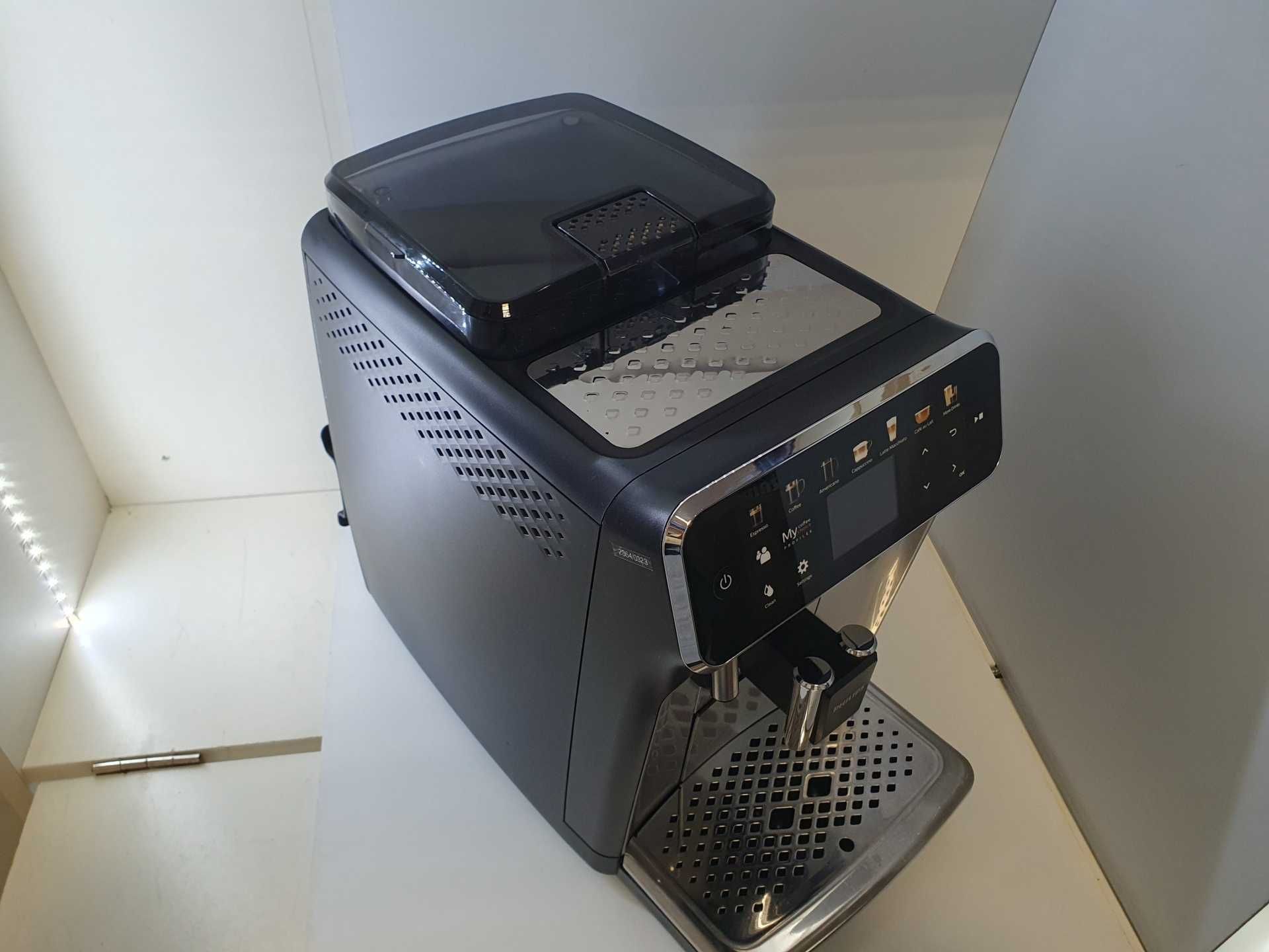 Ekspres do kawy Philips 5400 LatteGo EP5446 czarny automatyczny