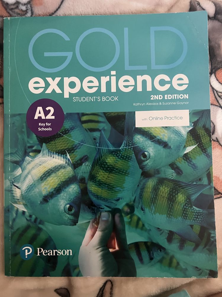 Книжка Gold experience для вивчання англ мови А2