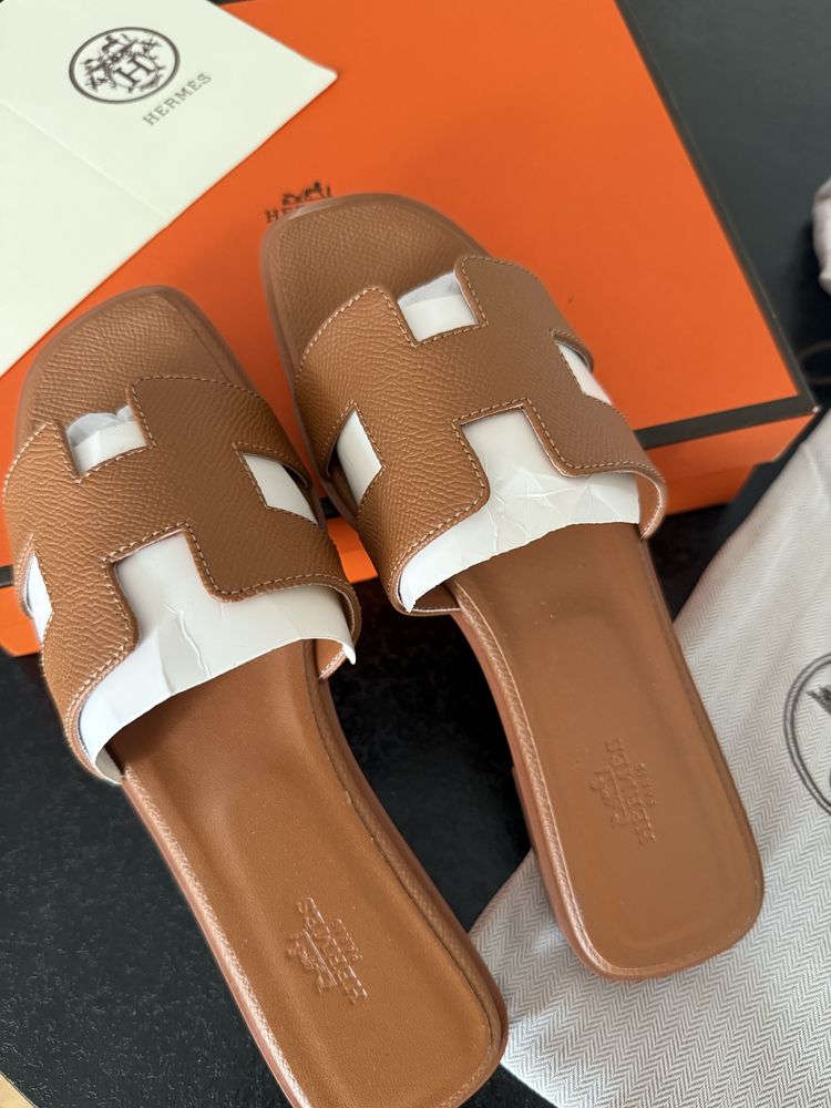 Luksusowe klapki Hermès Oran