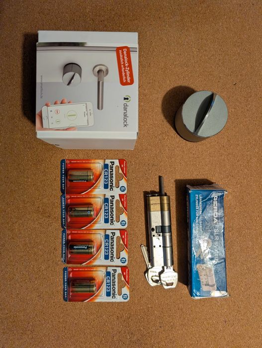 Smart zamek do drzwi Danalock v3 Zigbee Bluetooth + wkładka Gerda