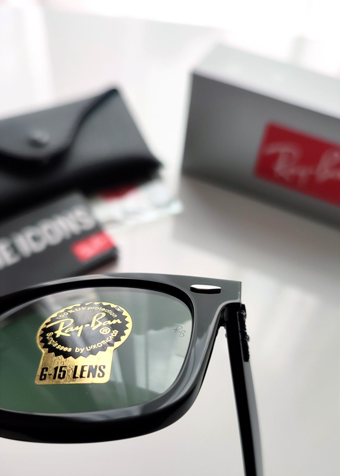 Ray-Ban Wayfarer 2140 black green.