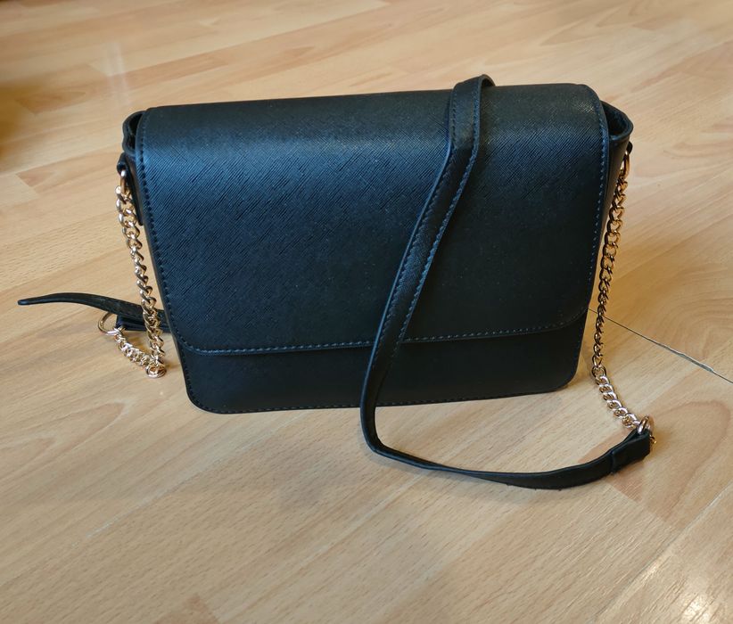 Продам чорну жіночу сумочку