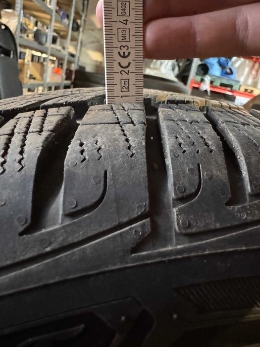 Zimowe Opony mało używane Goodyear 215/50 R18 6mm bieżnik