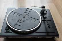 Gramofon Garrard  Quartz DDQ 650