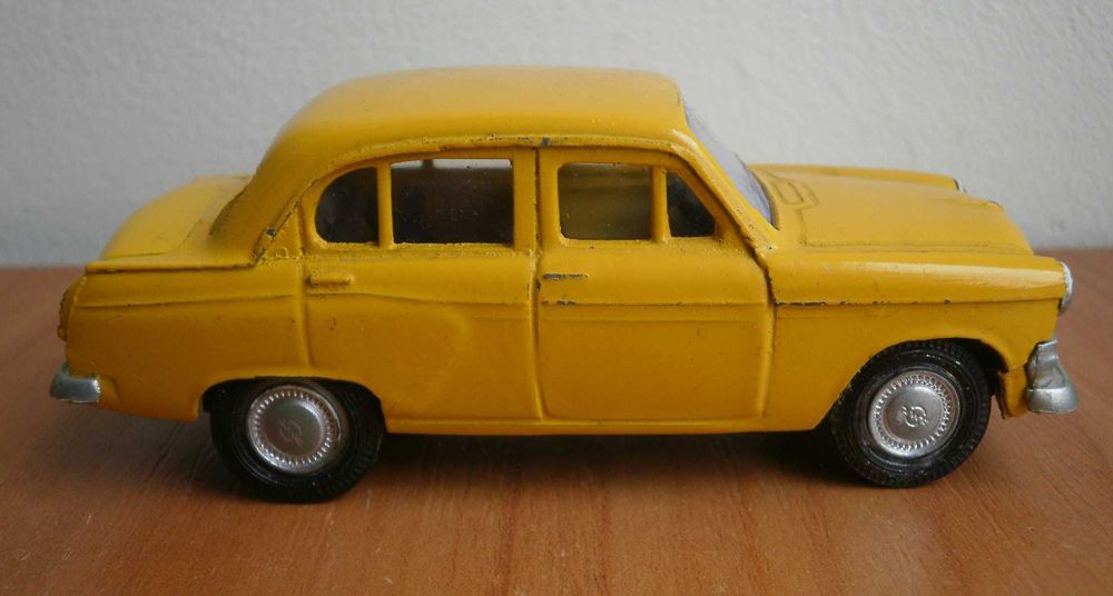 Машинка 1:43 Москвич 403