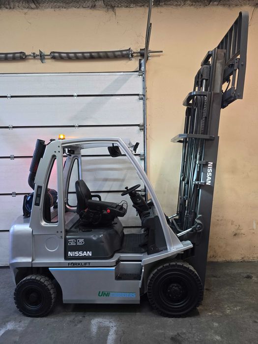 Навантажувач вилковий газовий Nissan 2,5 тонн триплекс 4,5 метра