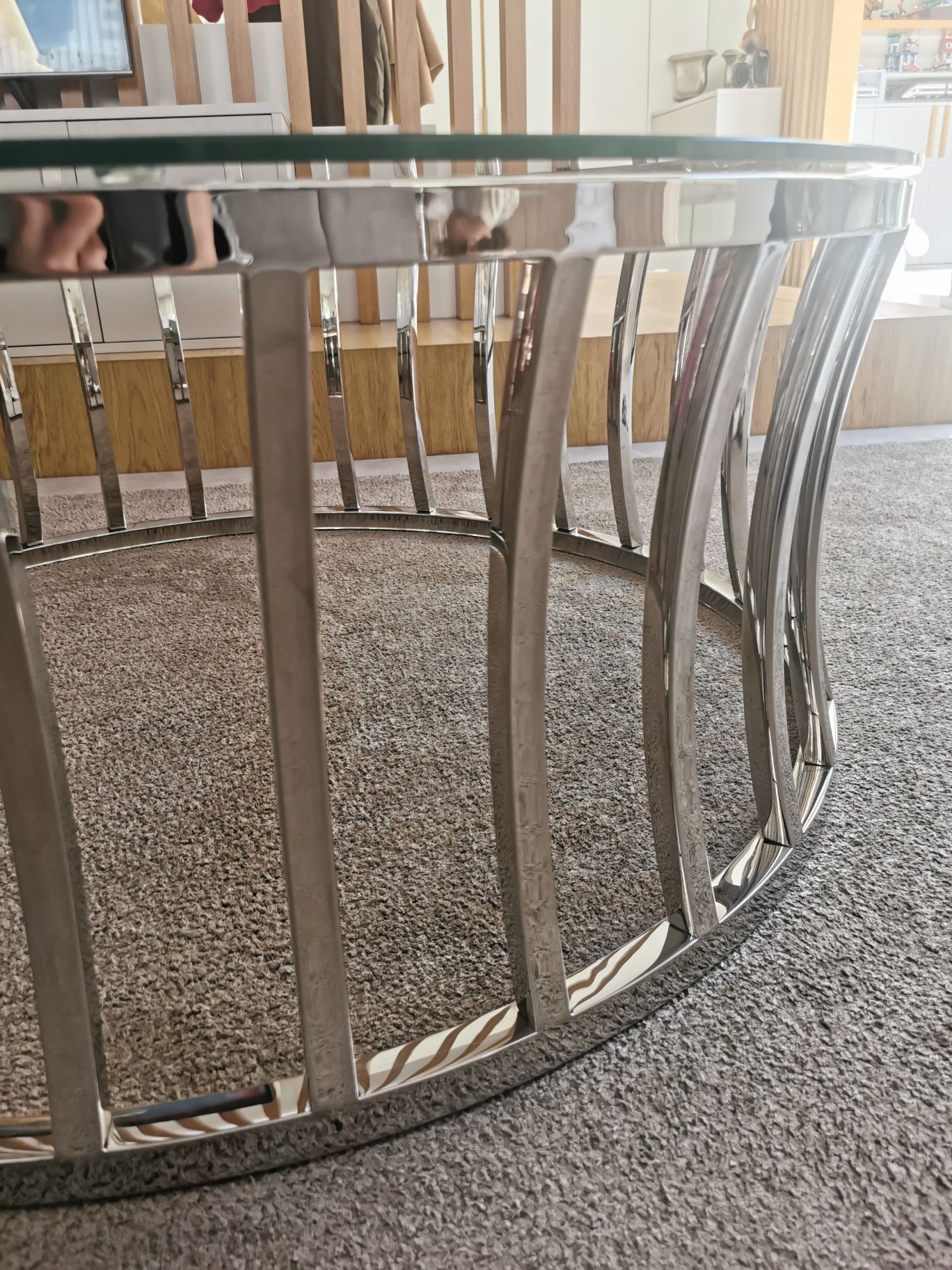 Mesa de centro em alumínio e vidro