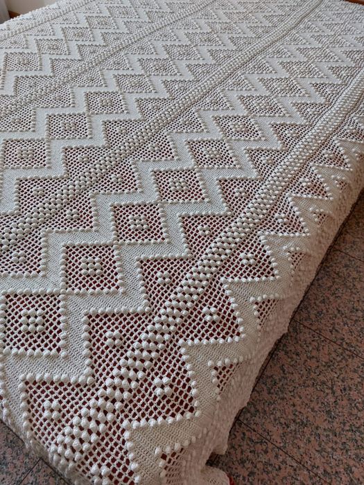 Manta feita em crochet