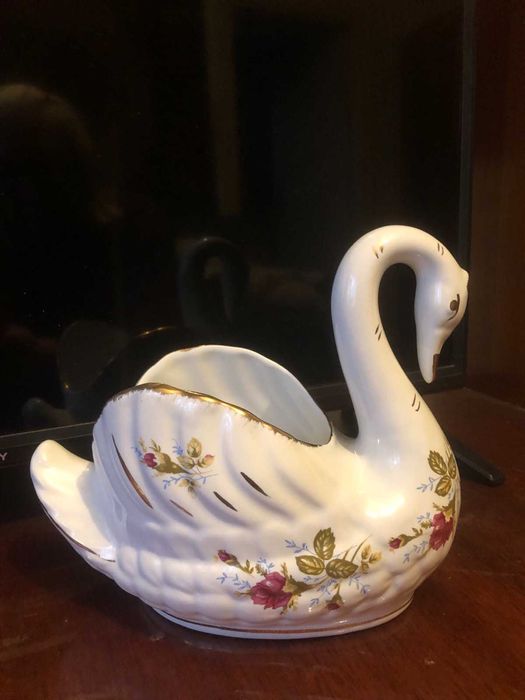 статуетки з порцеляни. Всі нові. Старовинні.