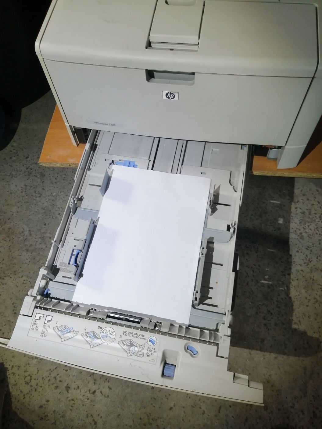 Продам лазерный прінтер HP LAZER JET 5200