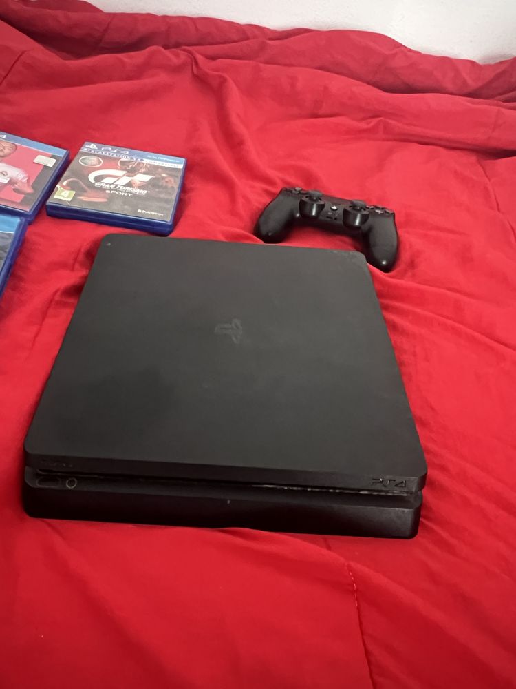 PS4 + 4 jogos como nova