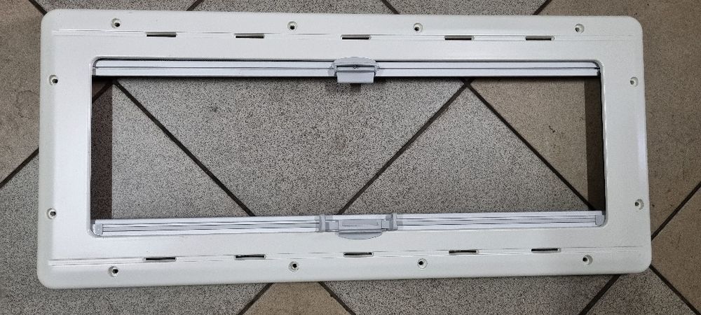 Rama wewnętrzna okna dometic S3/S4 700x300 z moskitierą i roletą