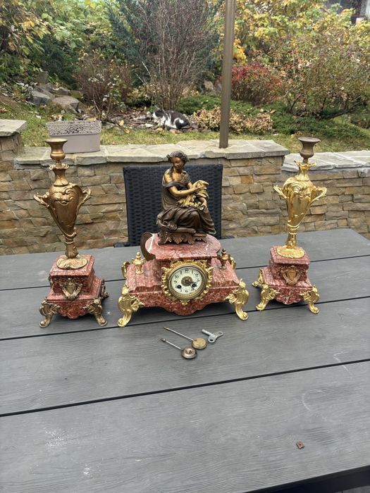 Антикварний камінний годинник канделябра підсвічники механічний