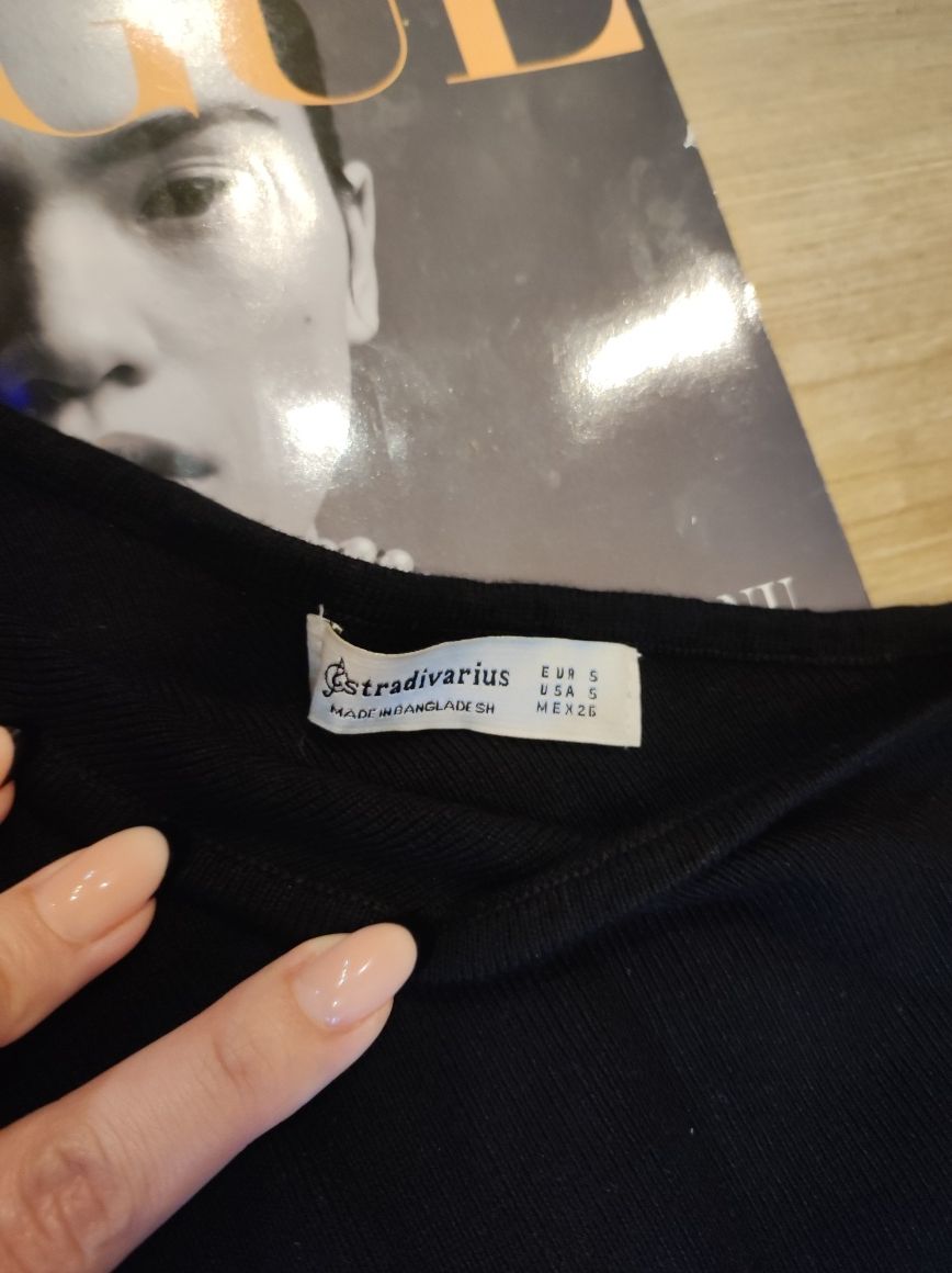 Czarna dopasowana sukienka. Stradivarius. Bez wad.