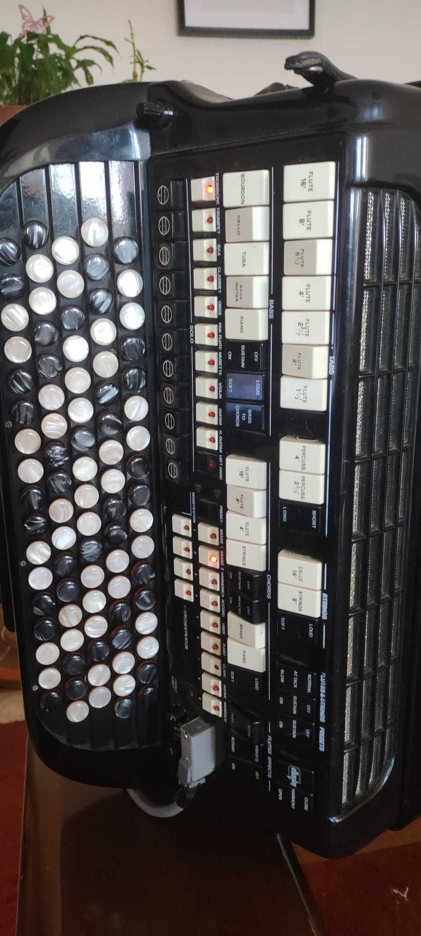 Acordeão eletrônico ELKAVOX 83