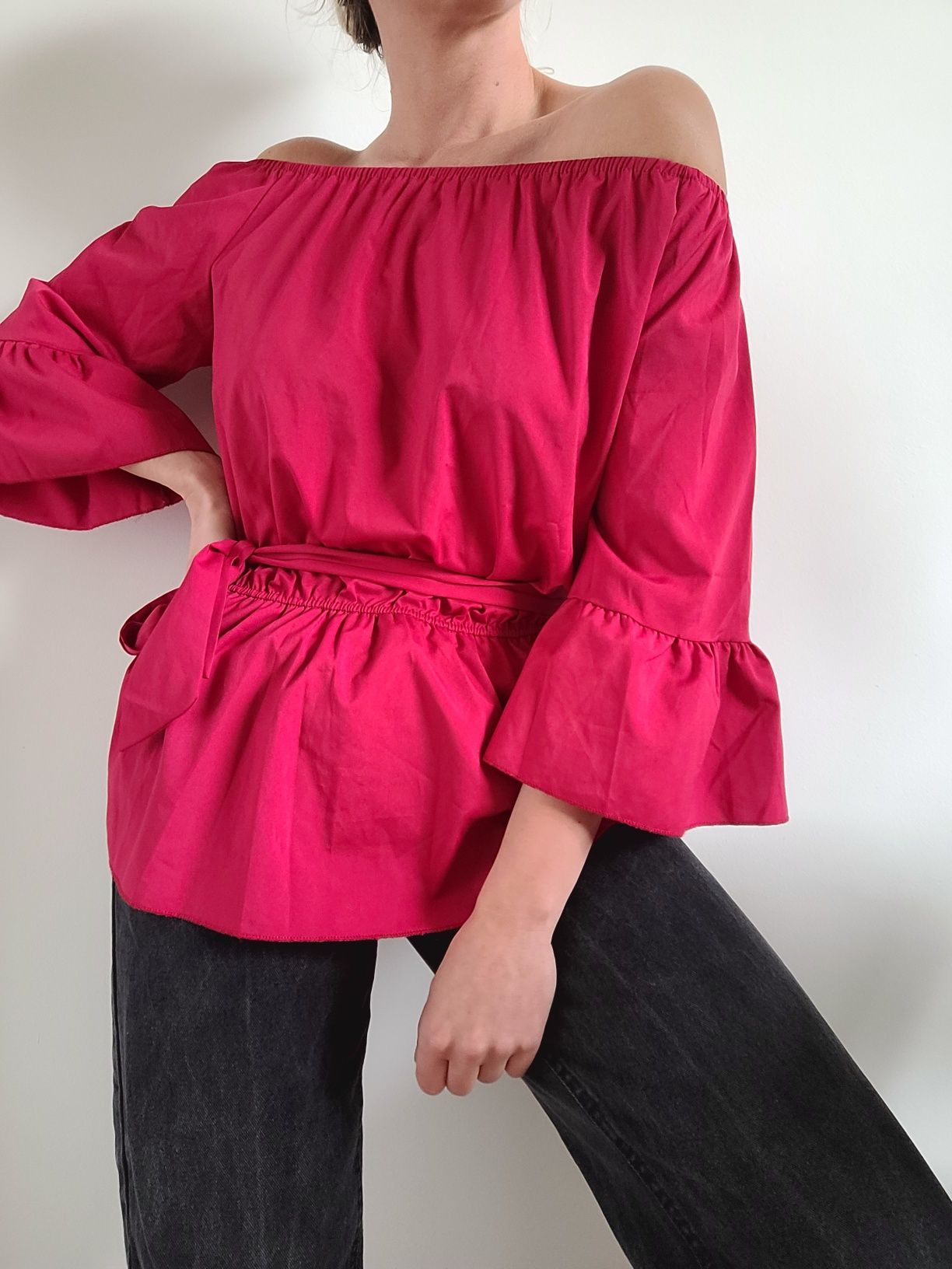 Piękna czerwona koszula oversize odkryte ramiona falbany boho vintage