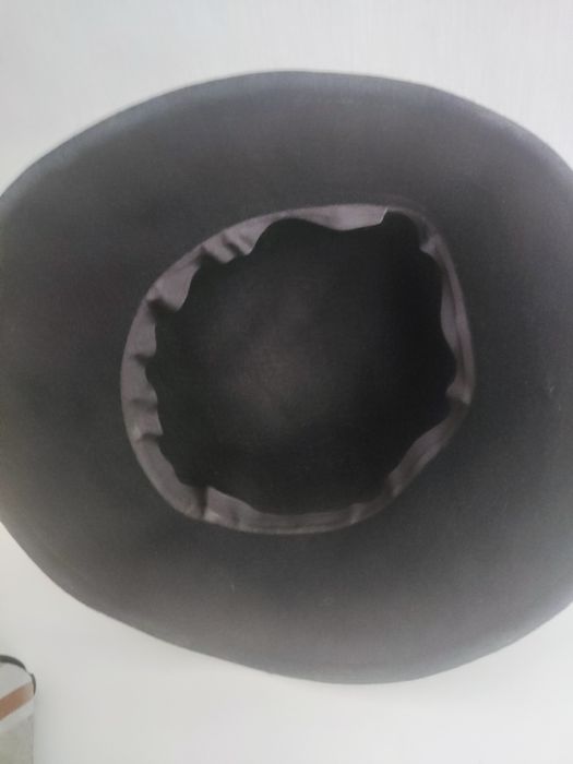 Сучасна жіноча  шляпка сірого кольору та чорна фетрова р.60