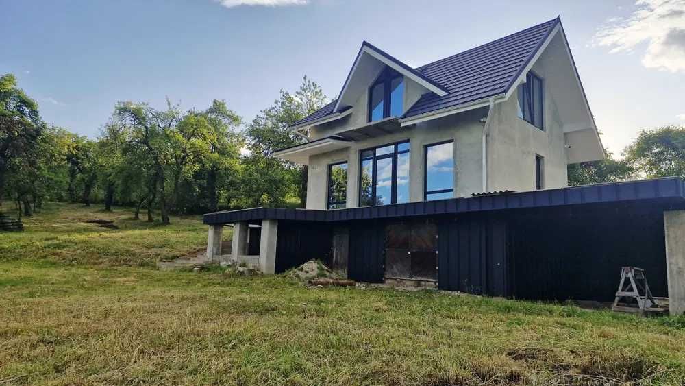Продаж будинку з великою земельною ділянкою