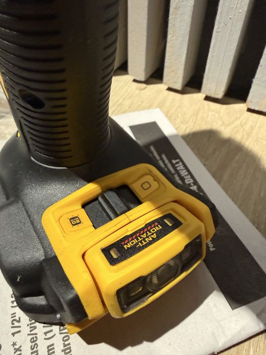 Шуруповерт Dewalt DCD806 "Anti-rotation"