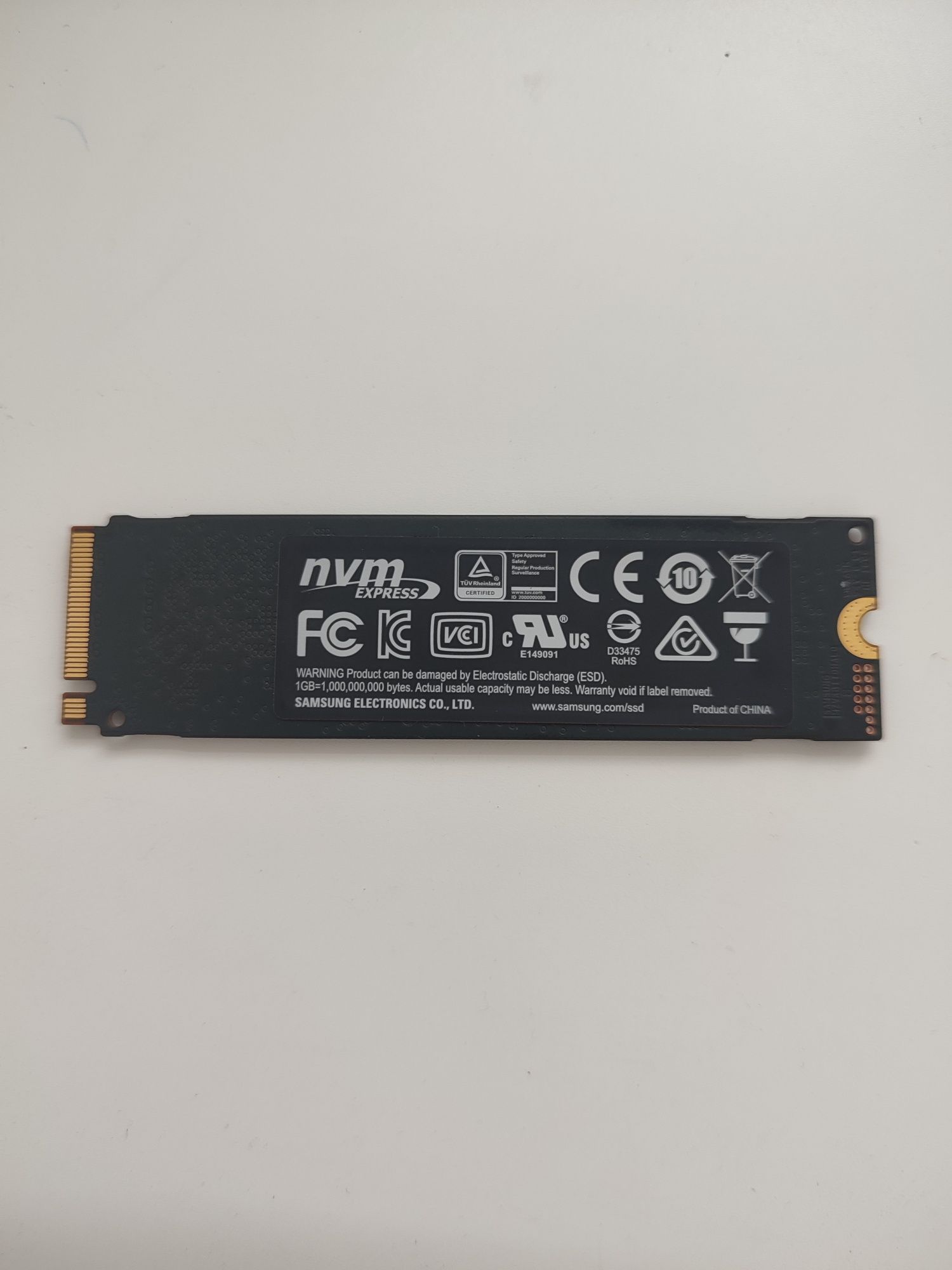 Samsung 970 EVO NVMe M.2 SSD, 1 TB, PCIe 3.0 
 NVMe M.2 SSD, 1 TB, PCI