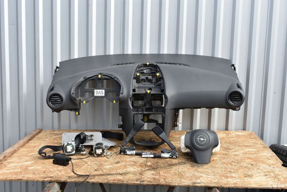 DESKA ROZDZIELCZA KOKPIT OPEL CORSA D 1.2 16V 2008r.