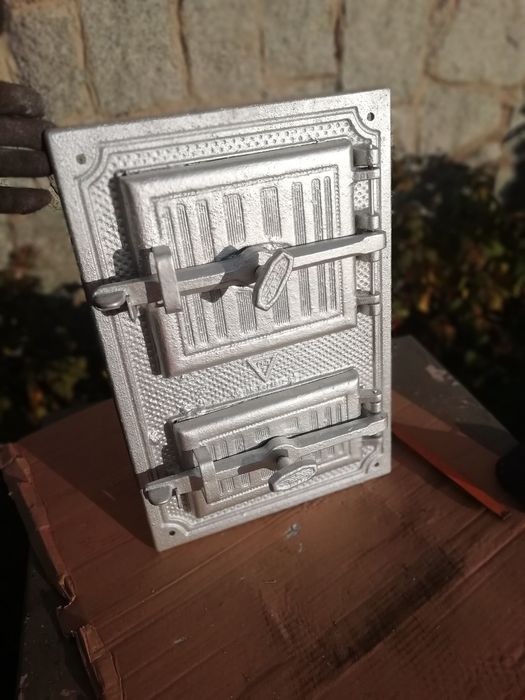 Drzwiczki żeliwne do pieca kaflowego lub wędzarni