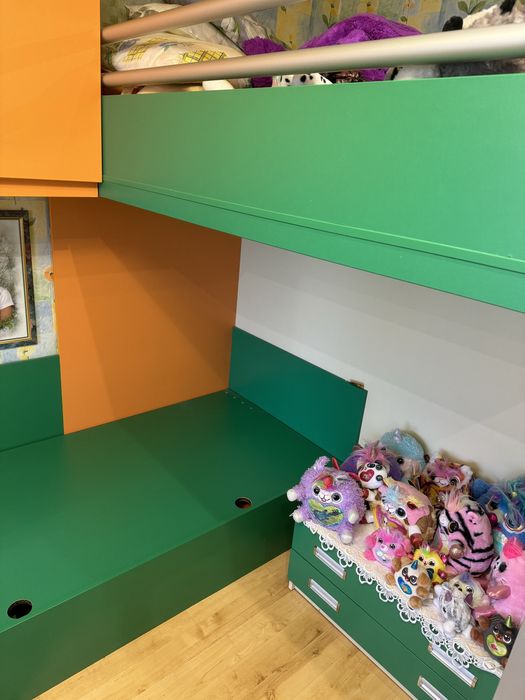 Дитяча кімната, меблі з двоповерховим ліжком