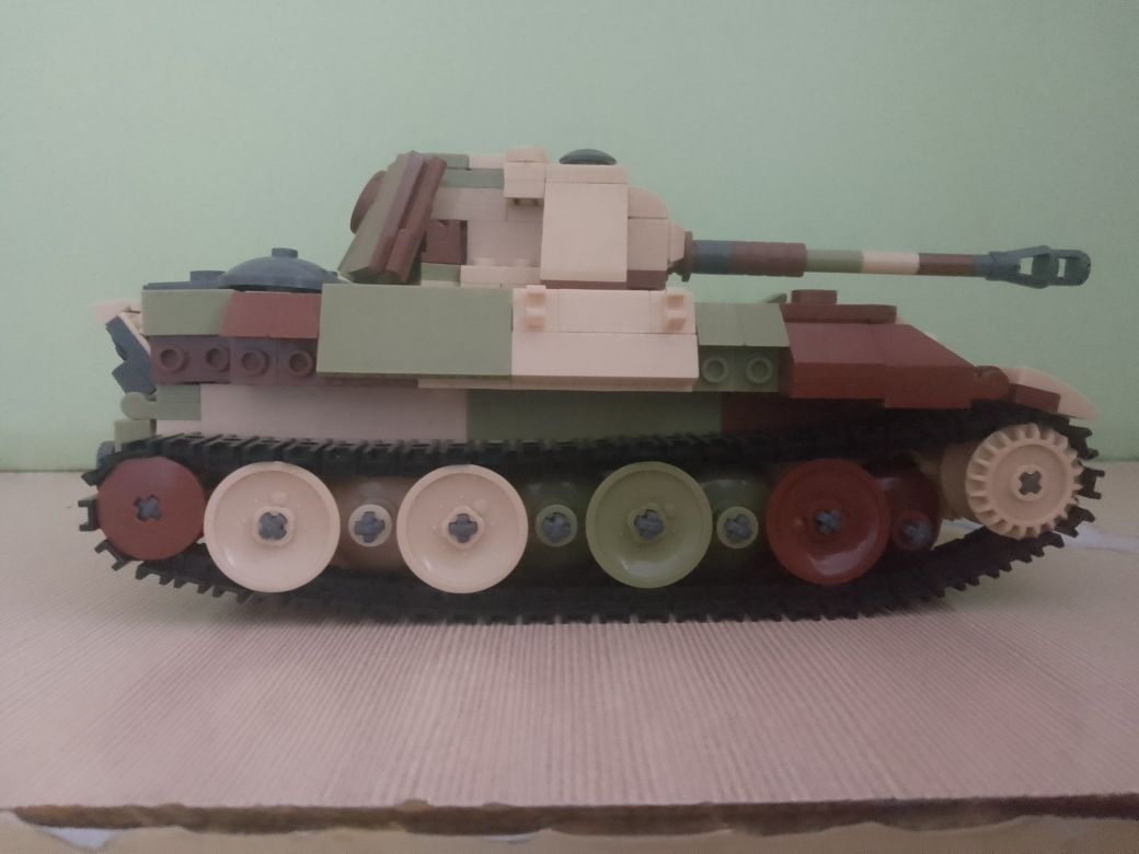 Lego військовий танк
