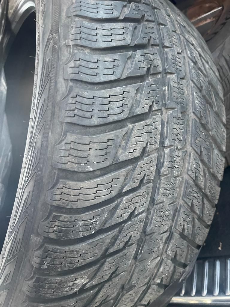 Opony nokian 4 zimowe 265/45/21