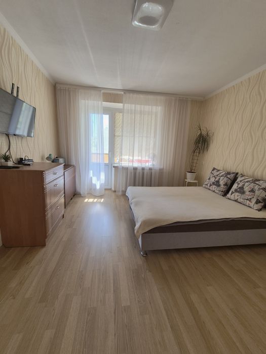 Сдам 1-к квартиру посуточно  ж/м Тополь1/  б.  Космическая, Мечникова