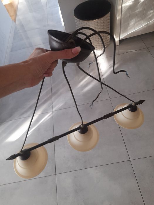 Stylowy żyrandol  3 klosze