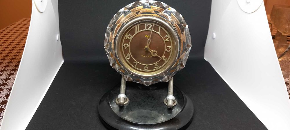 Kryształowy zegar Majak sprawny ręcznie nakręcany