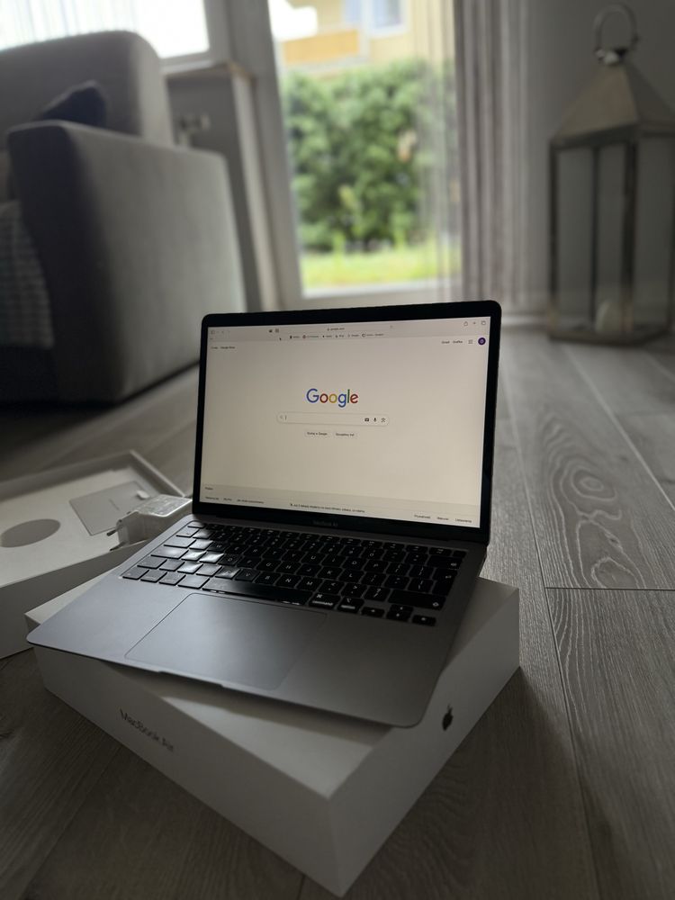 Macbook Air z 2020