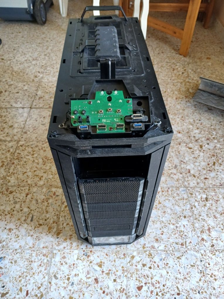 Caixa PC cooler master storm trooper(ATX Full Tower - Pre