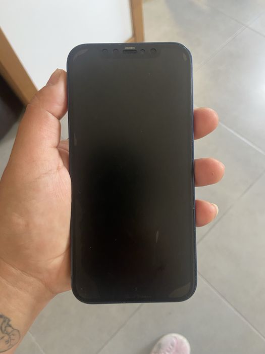 Iphone 12 azul.