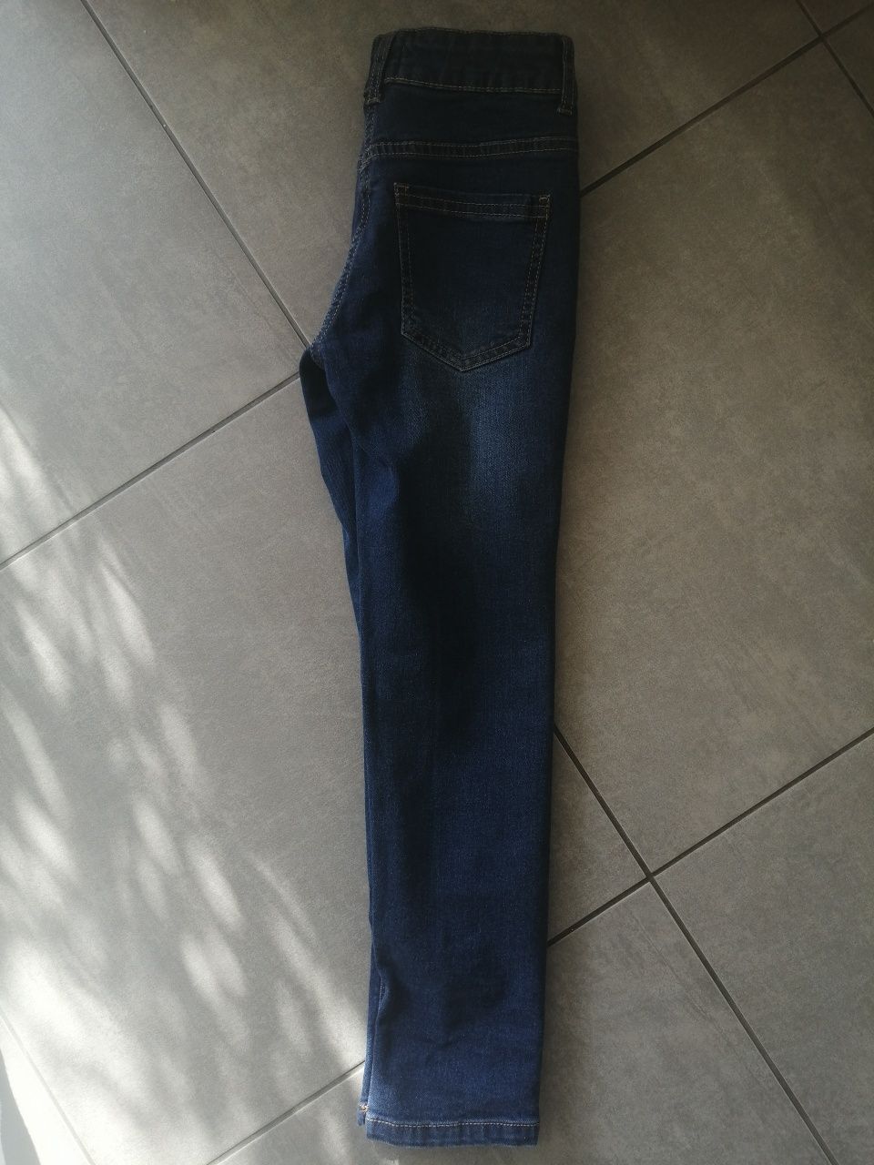 Nowe bez metki jeansy 134cm
