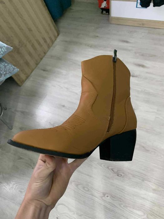 Sprzedam buty damskie kozaki